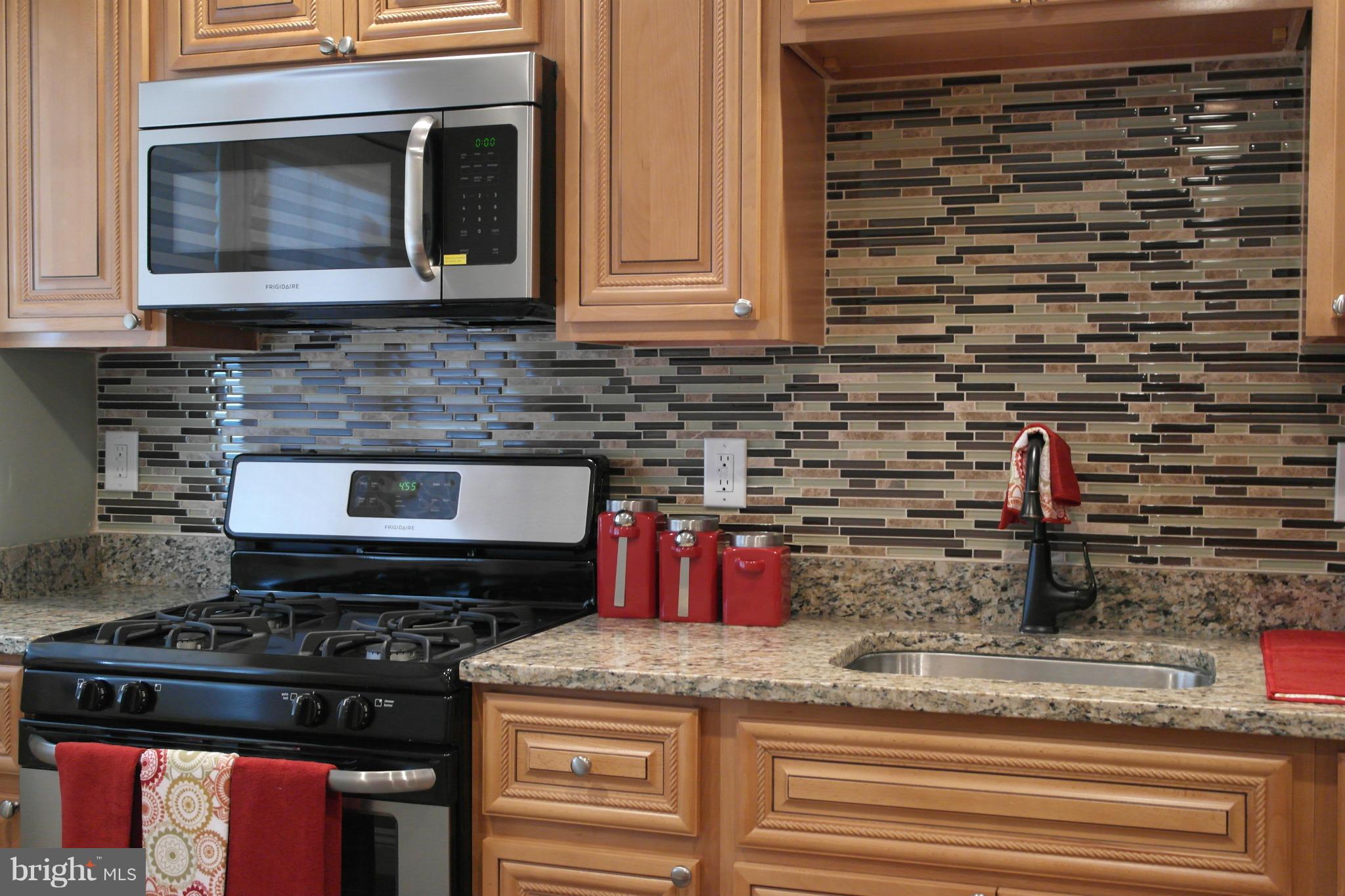 1221 Silverthorne Road Baltimore, MD 21239 - Photo 11 of 28 Kitchen