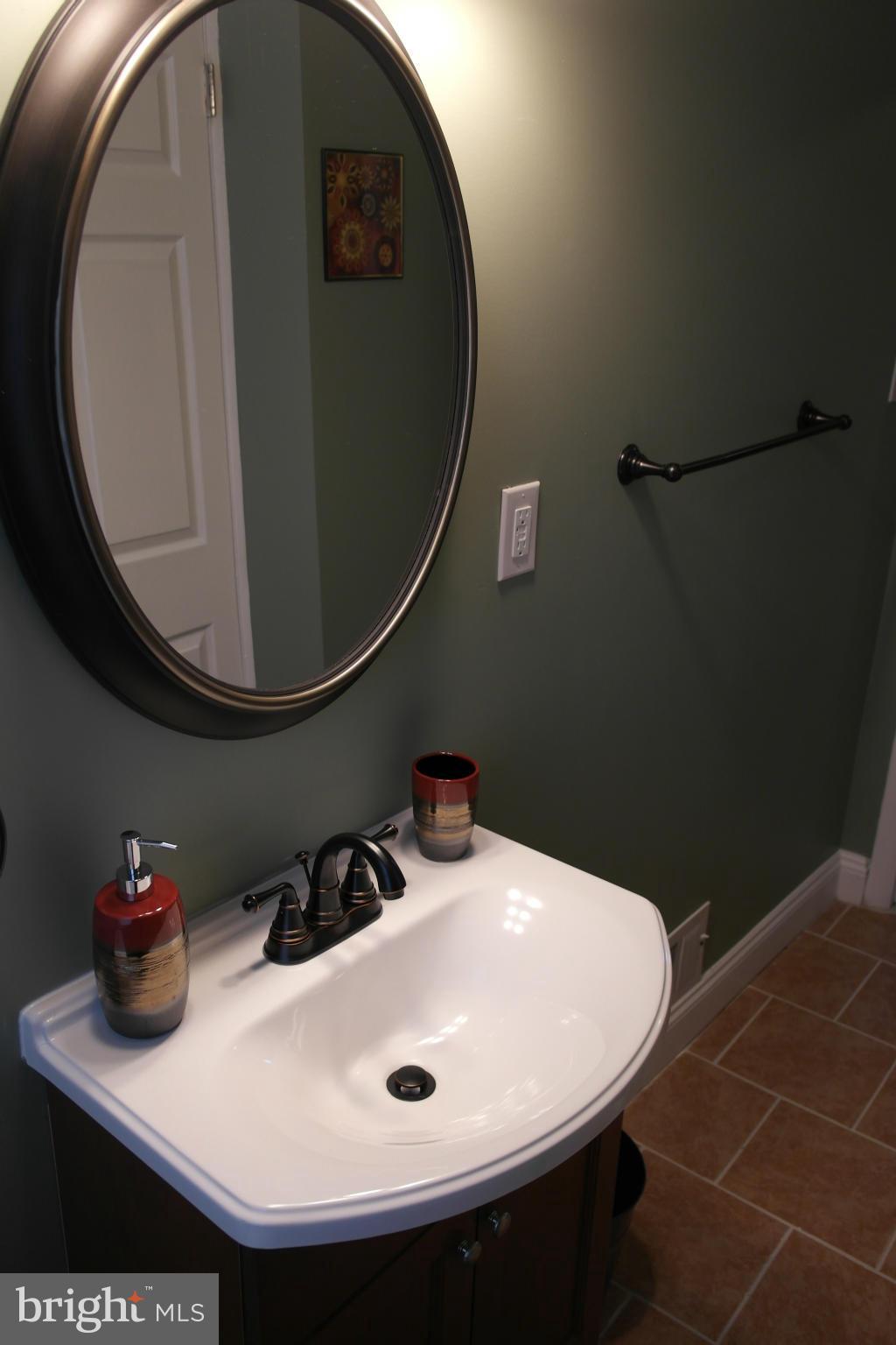 1221 Silverthorne Road Baltimore, MD 21239 - Photo 14 of 28 Bath (Master)