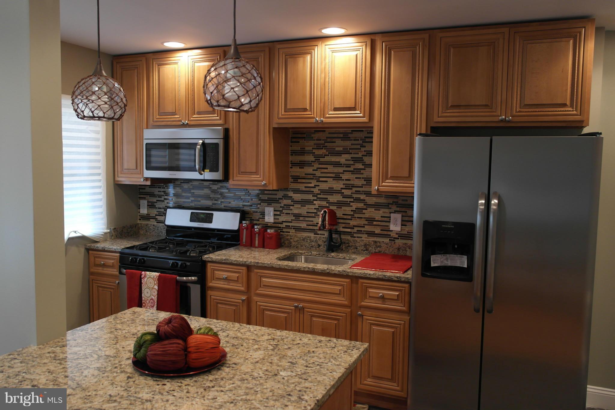 1221 Silverthorne Road Baltimore, MD 21239 - Photo 3 of 28 Kitchen