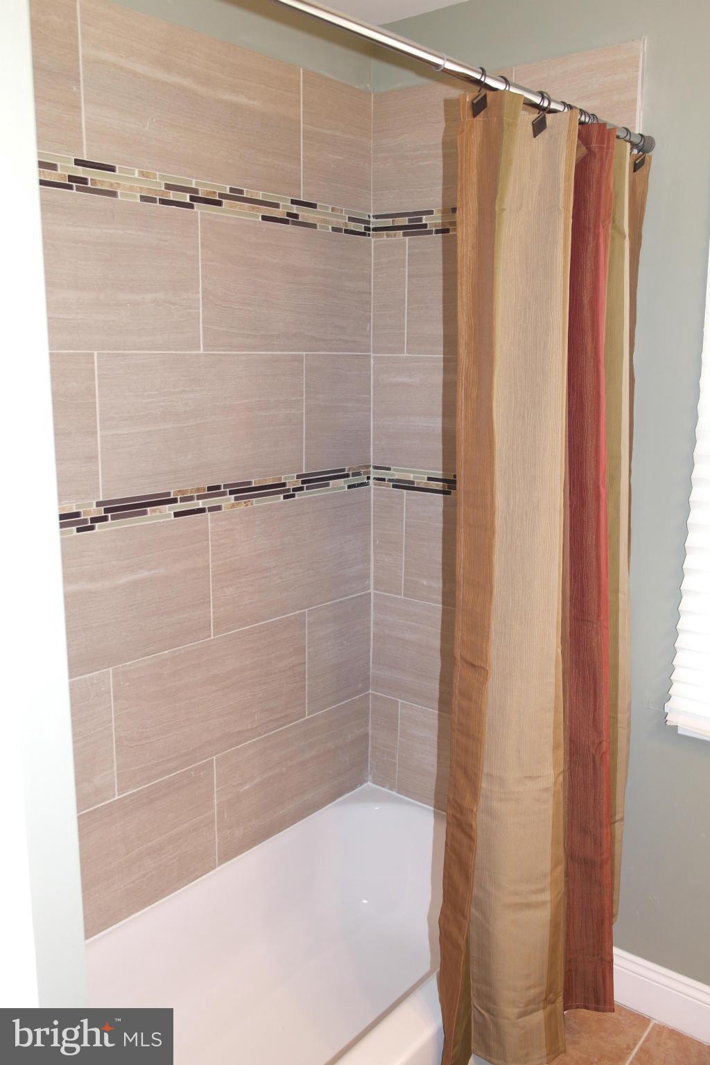 1221 Silverthorne Road Baltimore, MD 21239 - Photo 5 of 28 Bath (Master)