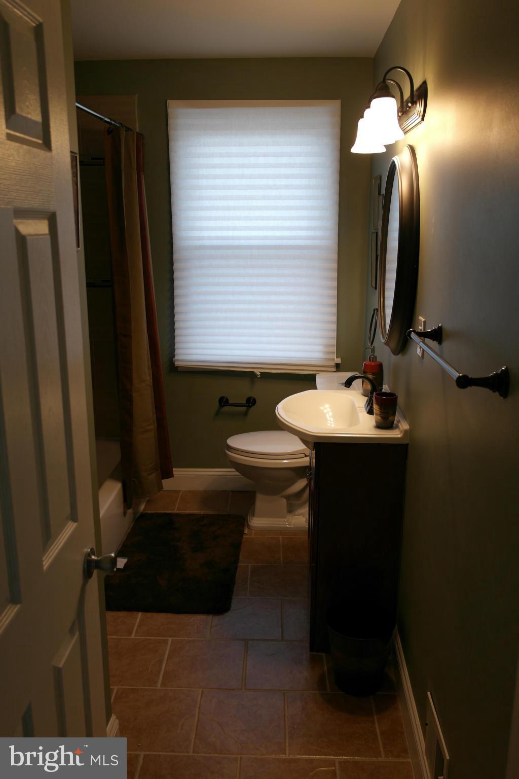 1221 Silverthorne Road Baltimore, MD 21239 - Photo 7 of 28 Bath (Master)