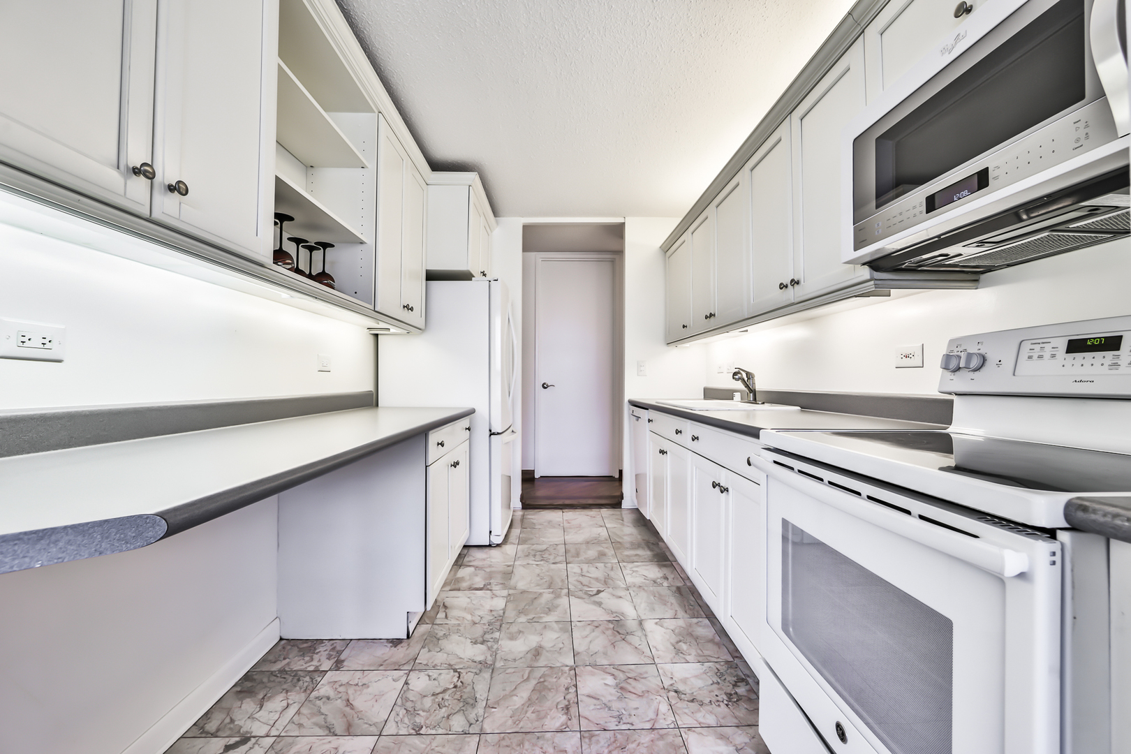 360 East Randolph Street, Unit 4206 Chicago, IL 60601 - Photo 4 of 30