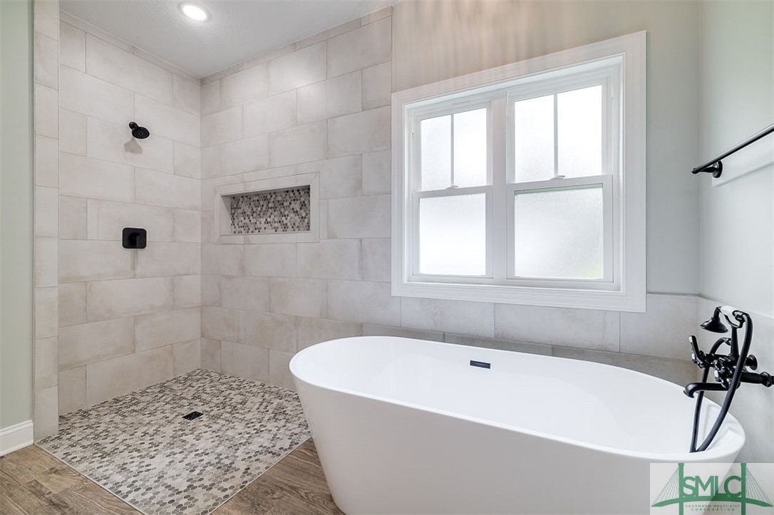 106 Barnwell Avenue Rincon, GA 31326 - Photo 23 of 42 Owner's bath