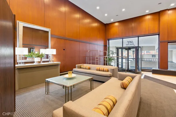 $189,000 | 5100 North Marine Drive, Unit 17E, Chicago, IL 60640