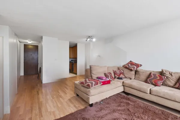 $189,000 | 5100 North Marine Drive, Unit 17E, Chicago, IL 60640