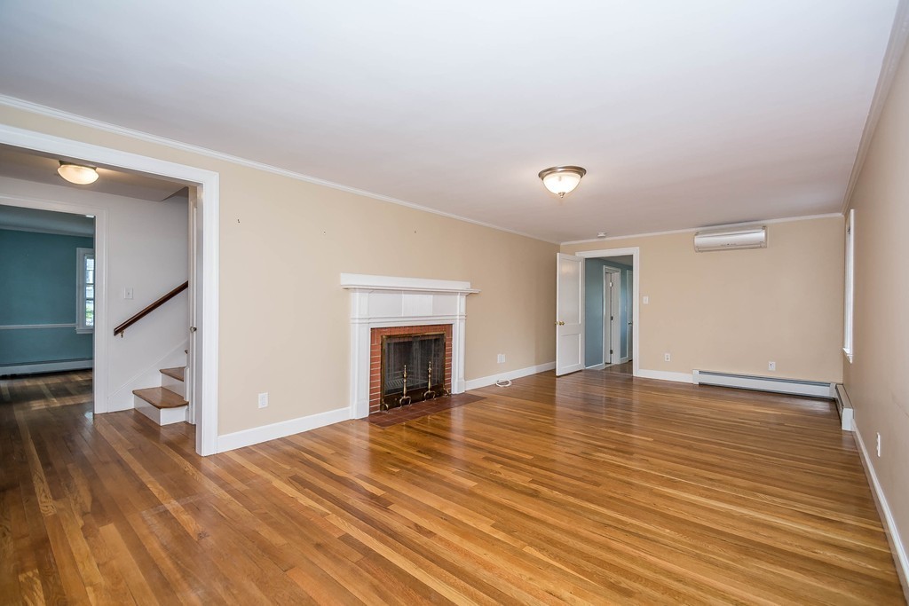 43 County Road Reading, MA 01867 - Photo 3 of 23 Gallery Image 3