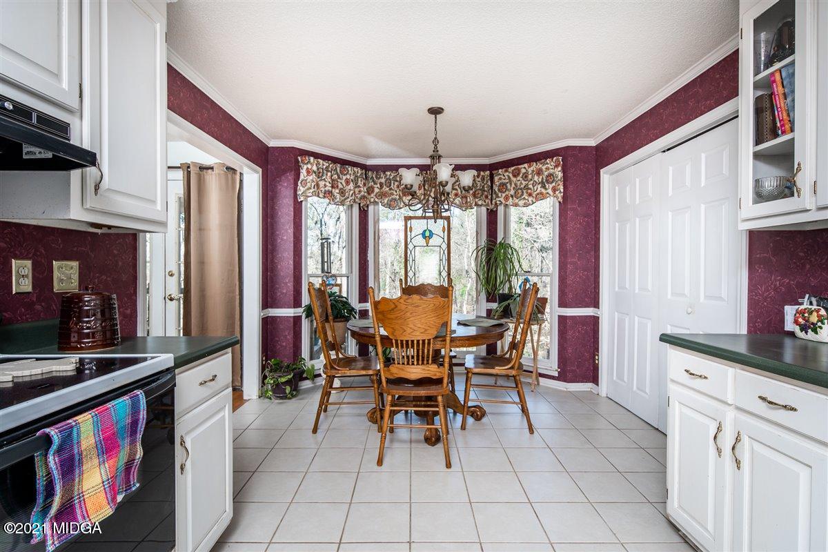 207 Ridge Court Macon, GA 31216 - Photo 14 of 28 a view of a dining room with furniture window and outside view