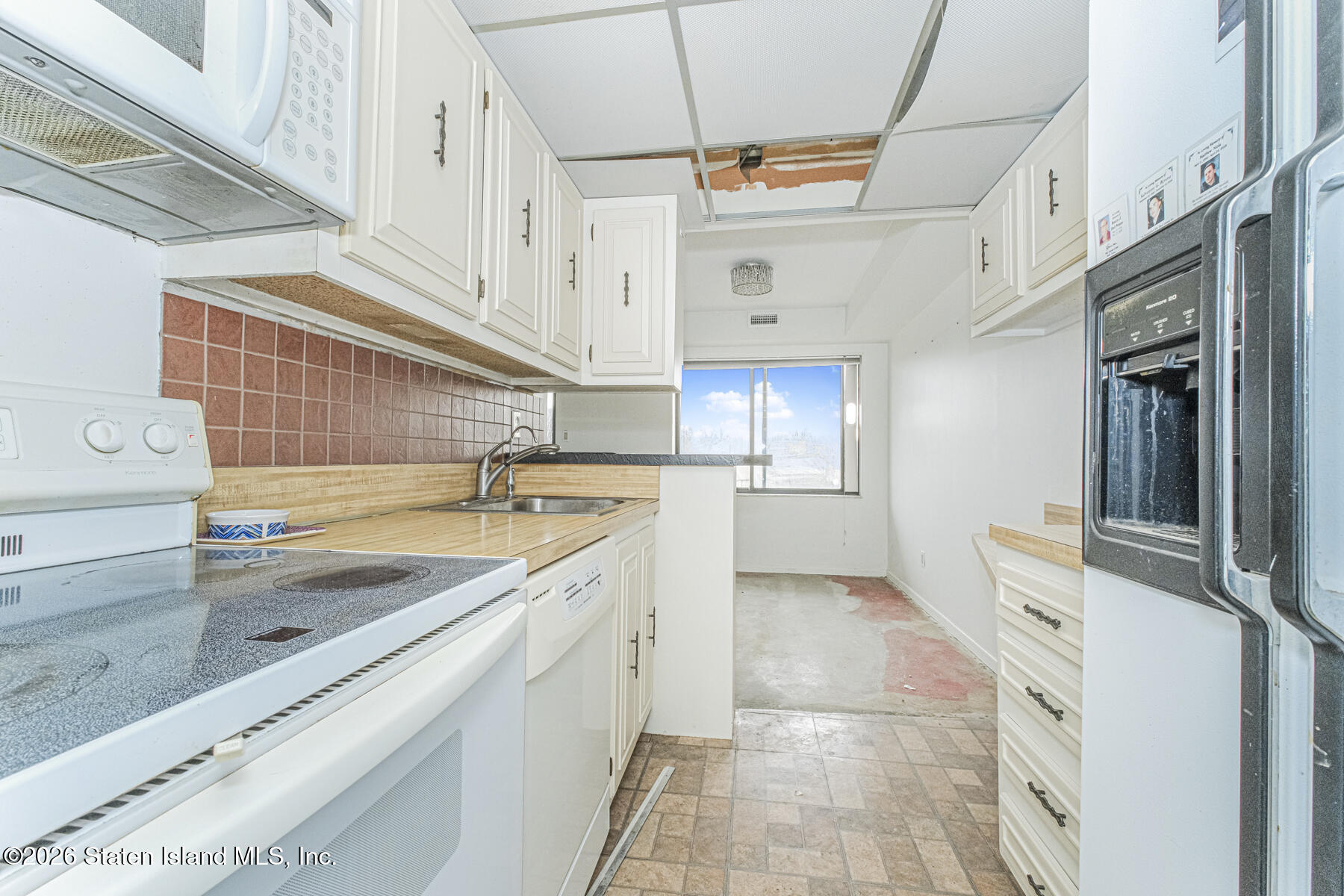 5 Windham Loop, Unit 7I Staten Island, NY 10314 - Photo 14 of 20 a kitchen with a sink cabinets and window