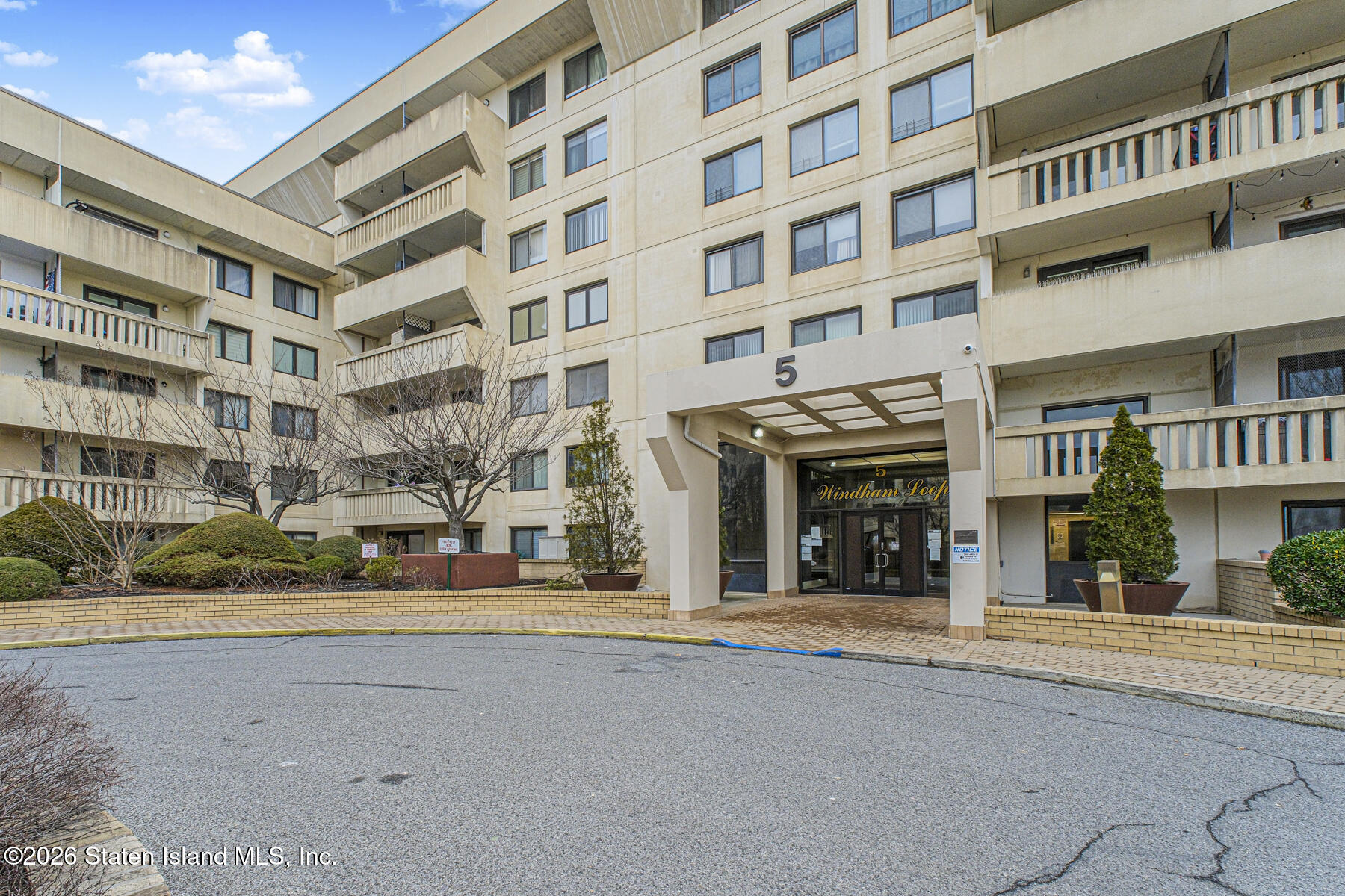 5 Windham Loop, Unit 7I Staten Island, NY 10314 - Photo 2 of 20 a front view of a building