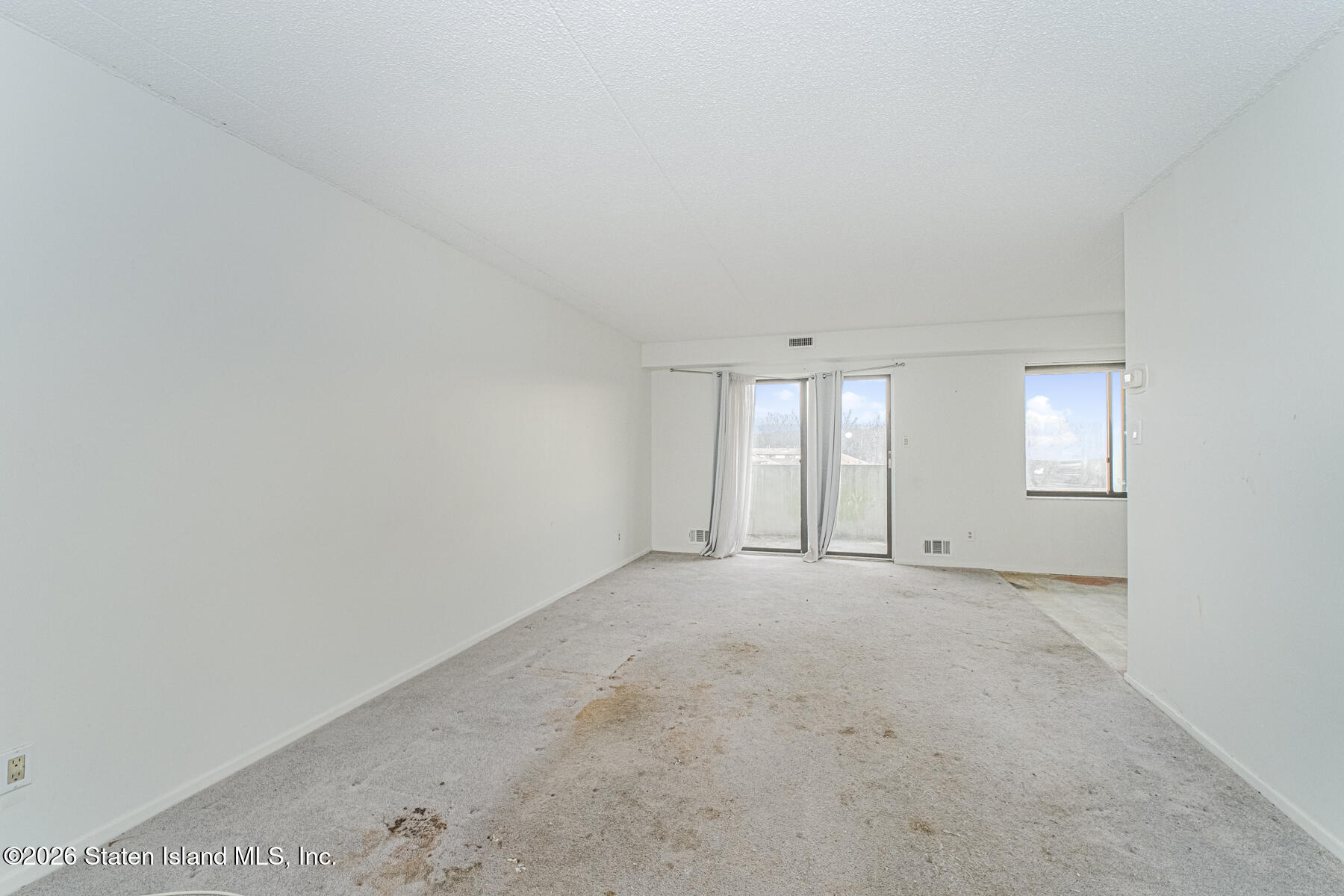 5 Windham Loop, Unit 7I Staten Island, NY 10314 - Photo 3 of 20 an empty room with windows and closet