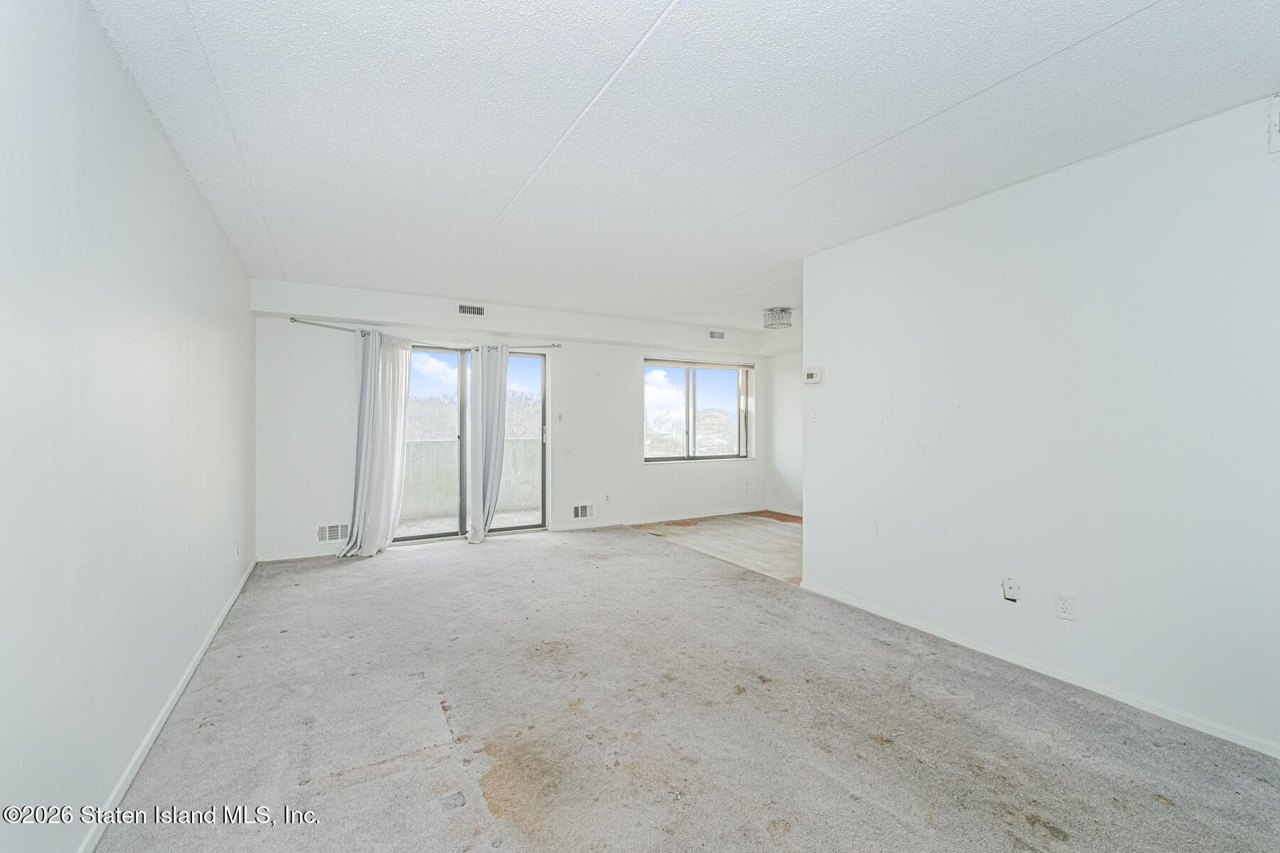 5 Windham Loop, Unit 7I Staten Island, NY 10314 - Photo 4 of 20 an empty room with windows