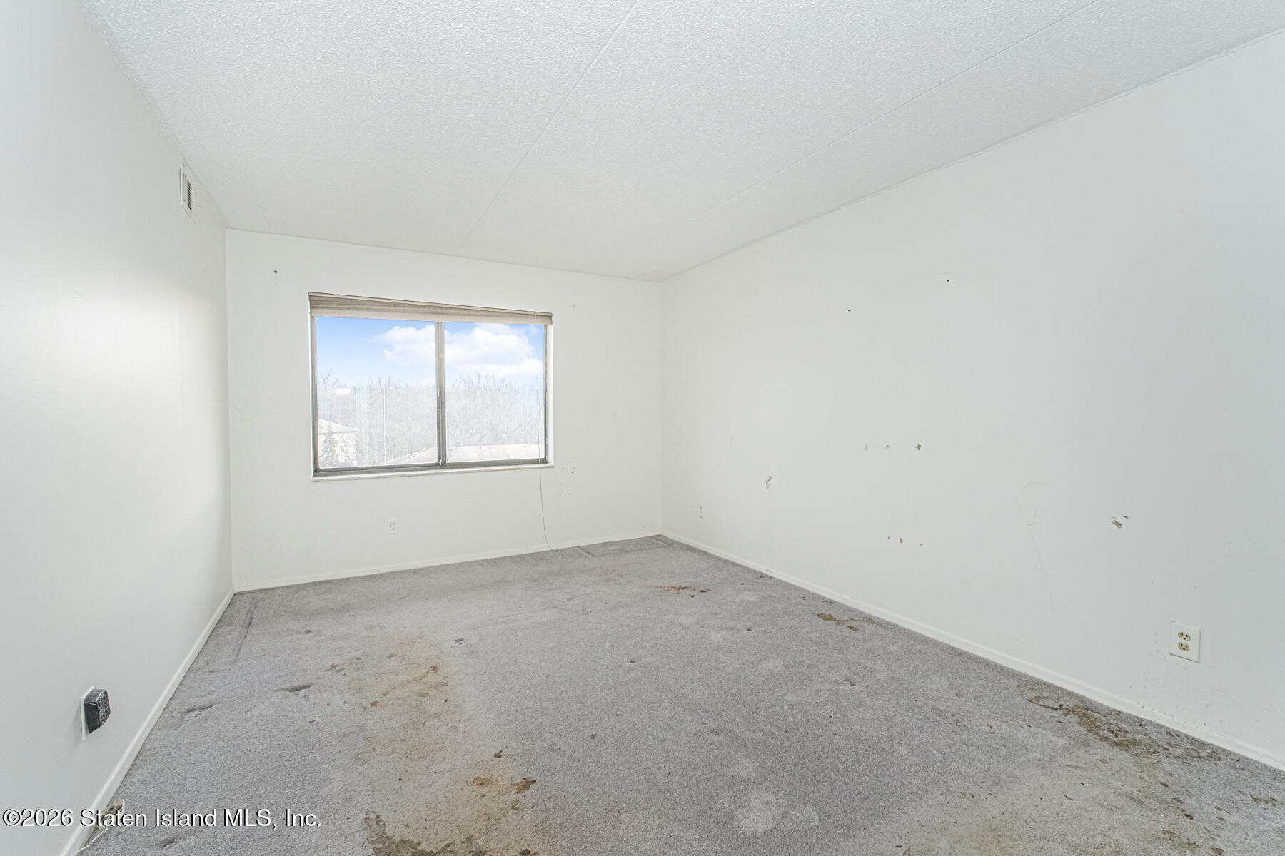 5 Windham Loop, Unit 7I Staten Island, NY 10314 - Photo 8 of 20 an empty room with windows