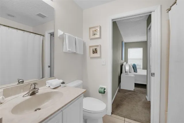 a en suite bathroom with a toilet sink and mirror