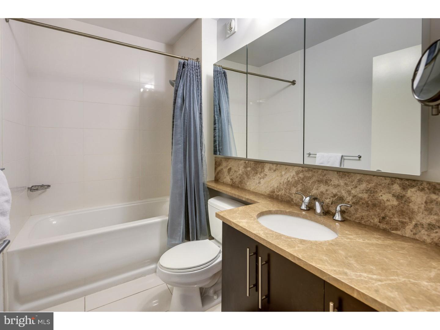 1425 Locust Street, Unit 2C Philadelphia, PA 19102 - Photo 16 of 22