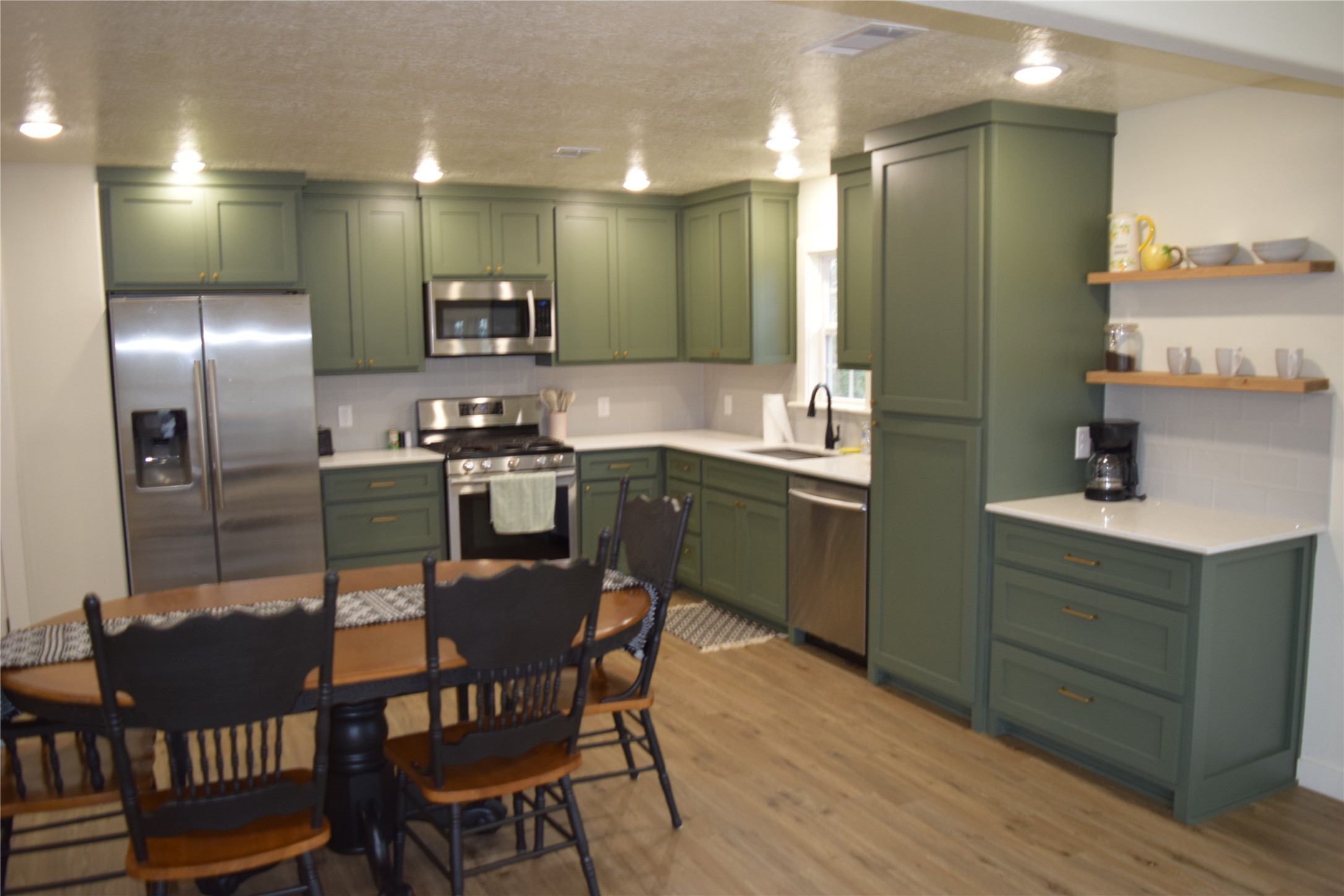 237 Shawnee Drive Onalaska, TX 77360 - Photo 2 of 32 a kitchen with a dining table chairs and refrigerator