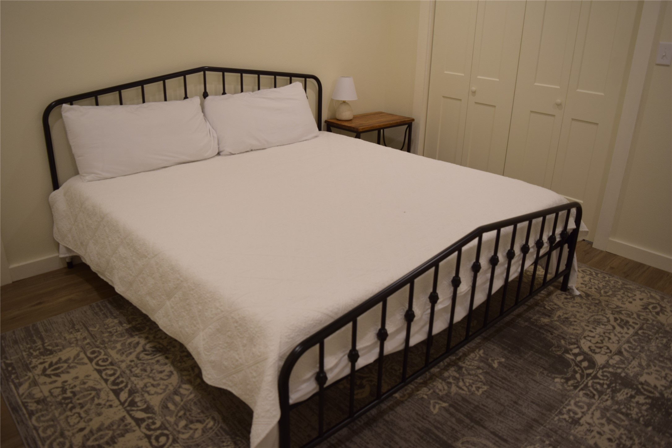 237 Shawnee Drive Onalaska, TX 77360 - Photo 22 of 32 a large bed sitting in a bedroom next to a small window