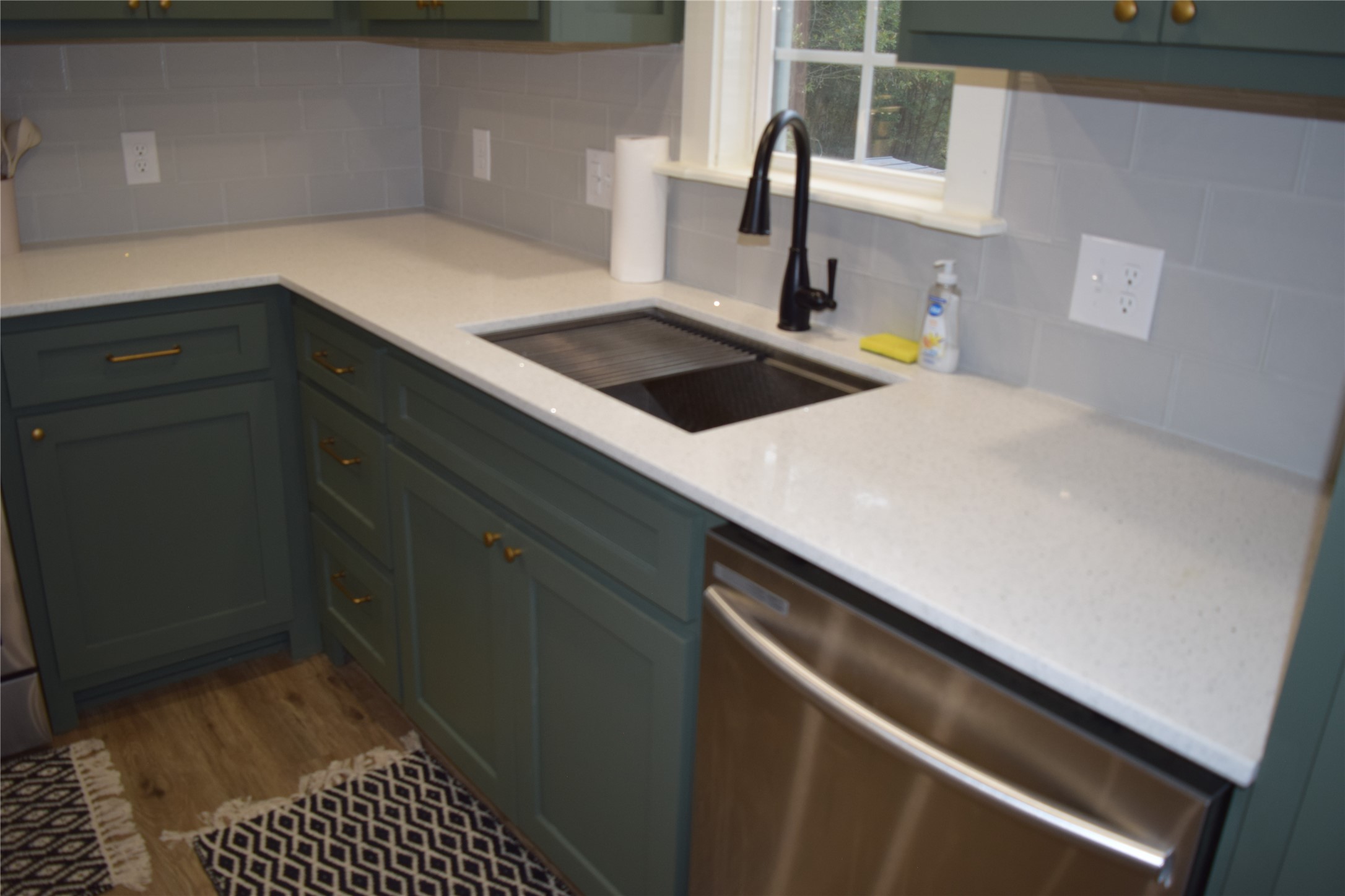 237 Shawnee Drive Onalaska, TX 77360 - Photo 6 of 32 a kitchen with a sink and a stove