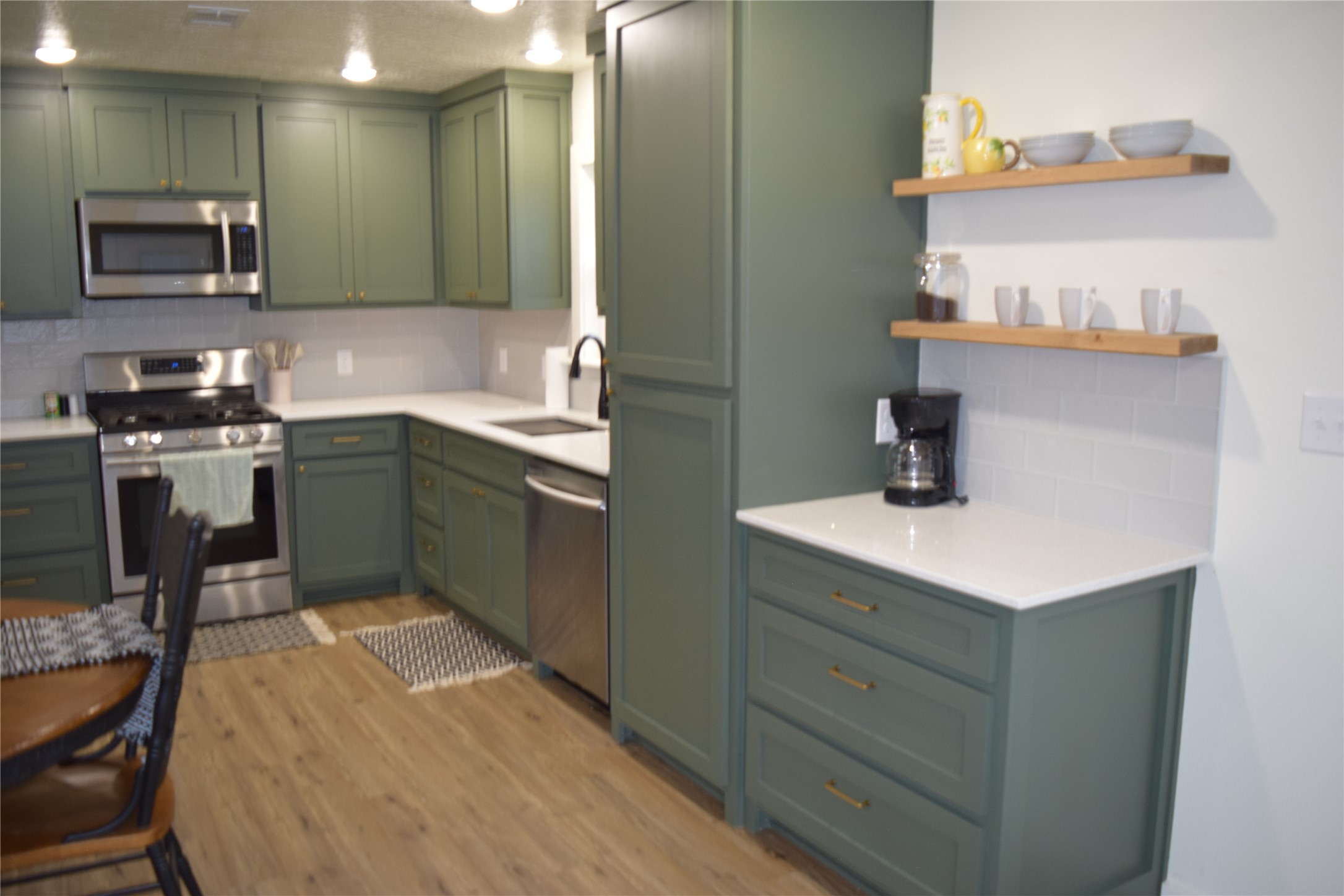 237 Shawnee Drive Onalaska, TX 77360 - Photo 7 of 32 a kitchen with a sink a stove and cabinets