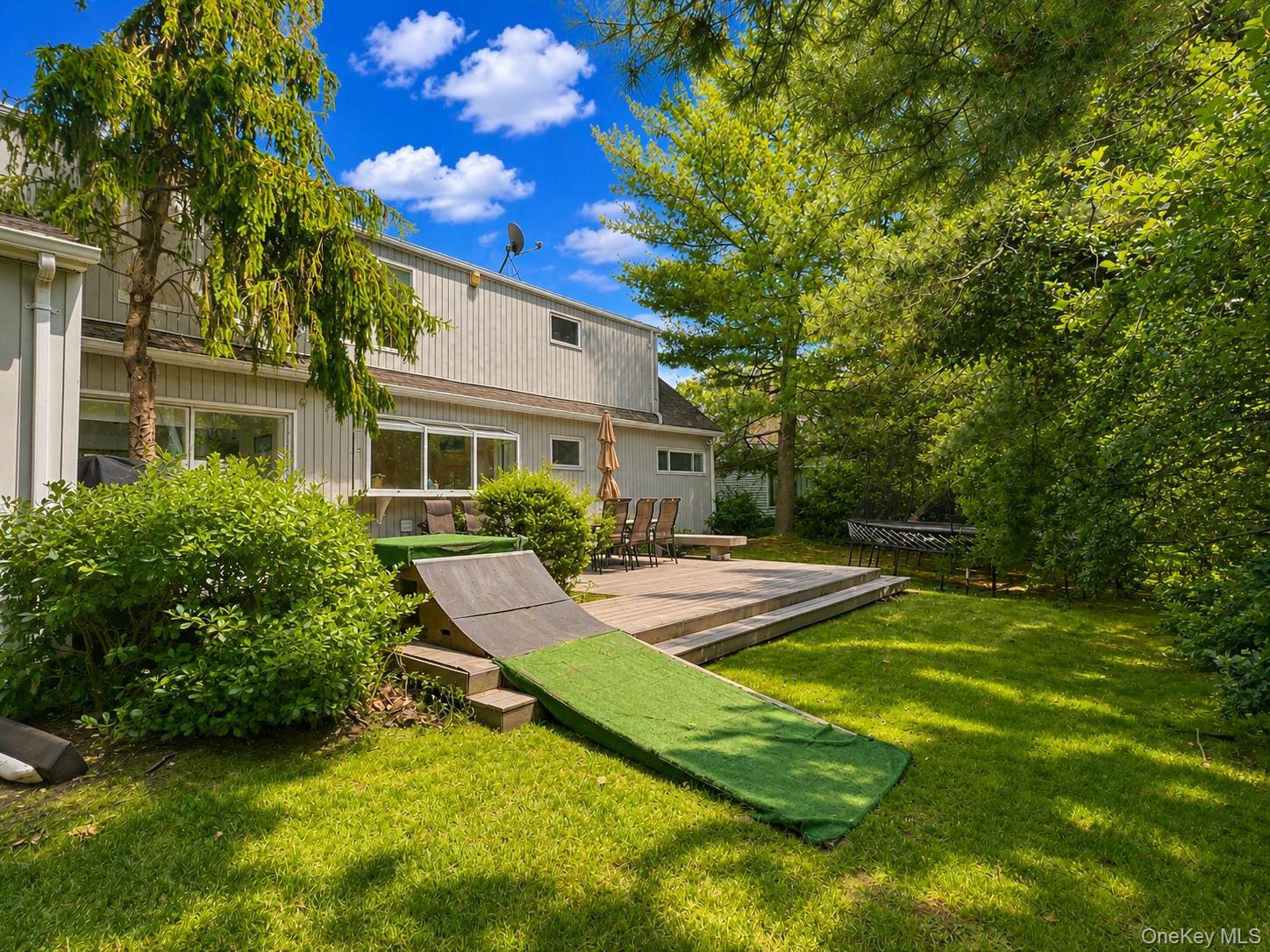 9 Arbor Road East Hills, NY 11577 - Photo 33 of 37