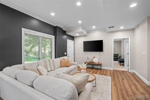 $950,000 | 608 Westledge Court, Des Peres, MO 63131