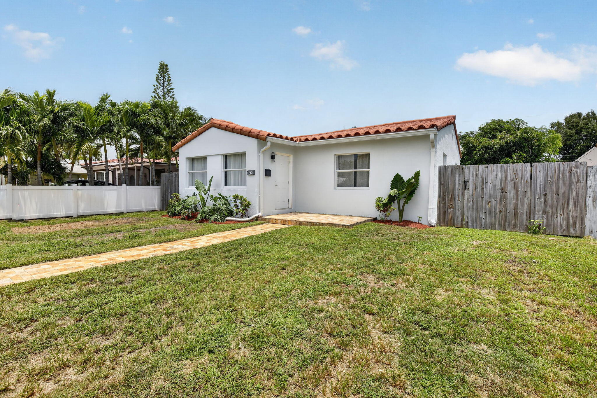 2427 Harding Street Hollywood, FL 33020 - Photo 6 of 38 3-web-or-mls-_A7A1473