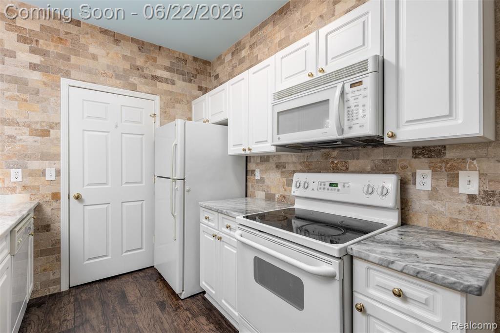 11 North Squirrel Road Auburn Hills, MI 48326 - Photo 19 of 51
