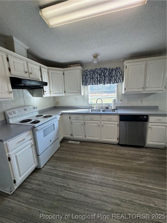 3082 Alamac Road Lumberton, NC 28358 - Photo 14 of 30 a kitchen with stainless steel appliances granite countertop a sink and cabinets