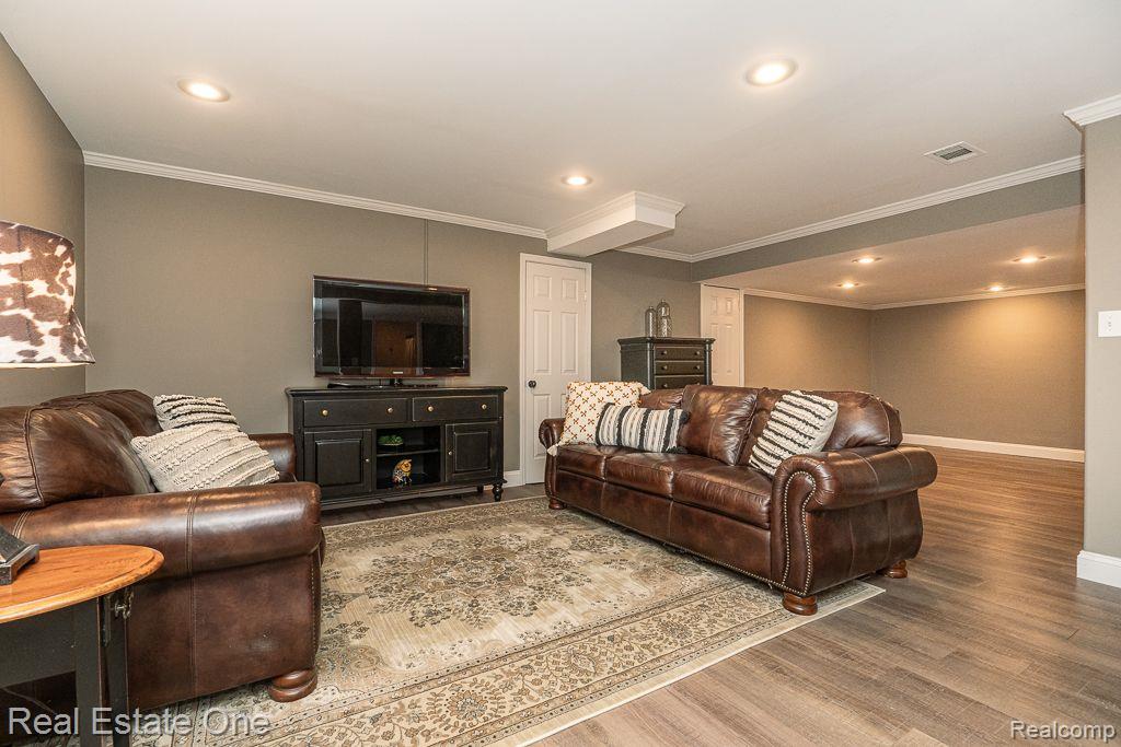 54121 Mound Road Utica, MI 48316 - Photo 24 of 43