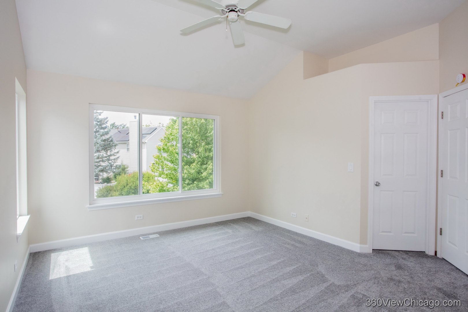 305 West Applegate Court Round Lake, IL 60073 - Photo 22 of 32