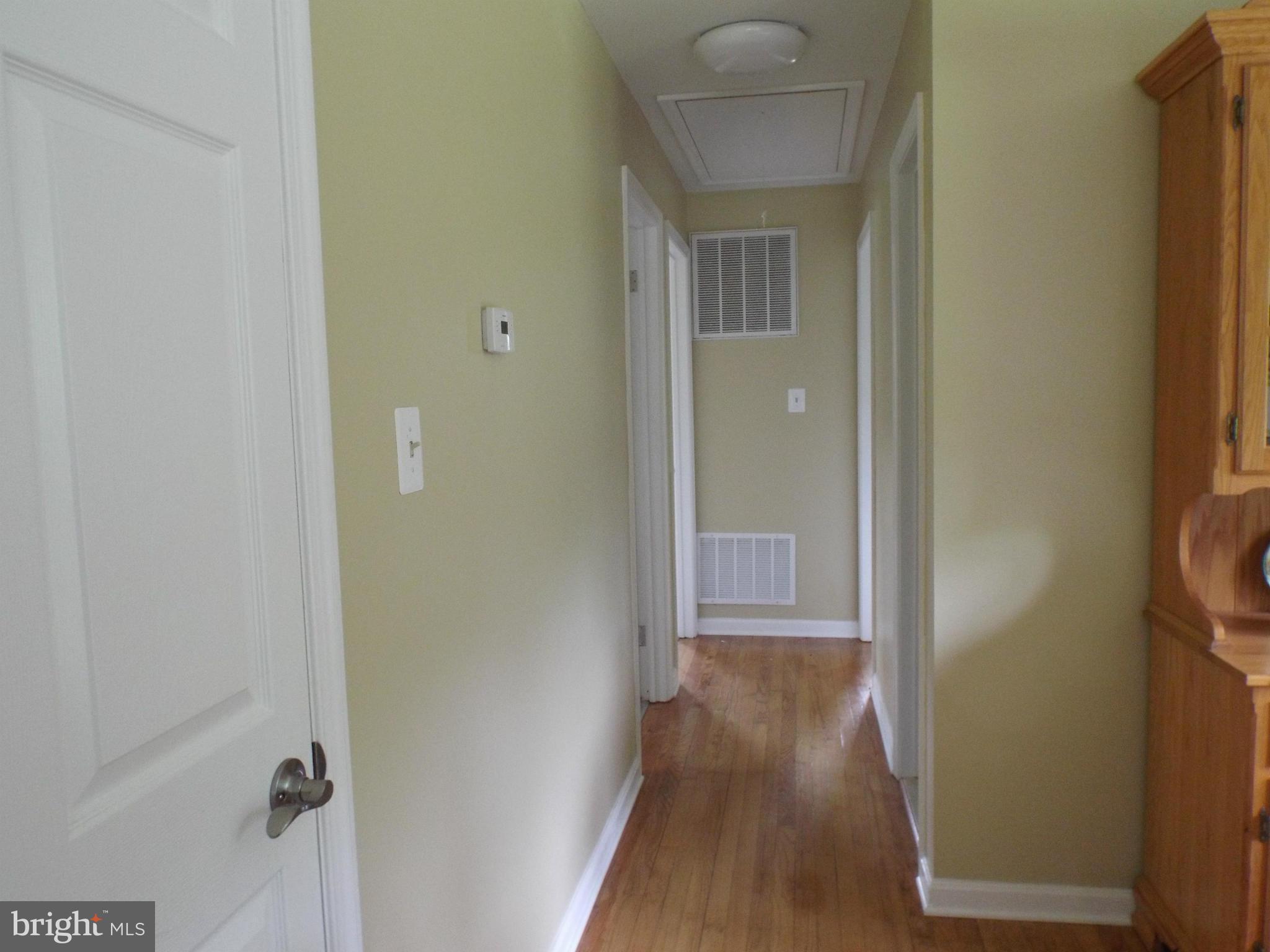 1825 Joe Harris Road Prince Frederick, MD 20678 - Photo 17 of 30 Hallway to UL bath and bedrooms