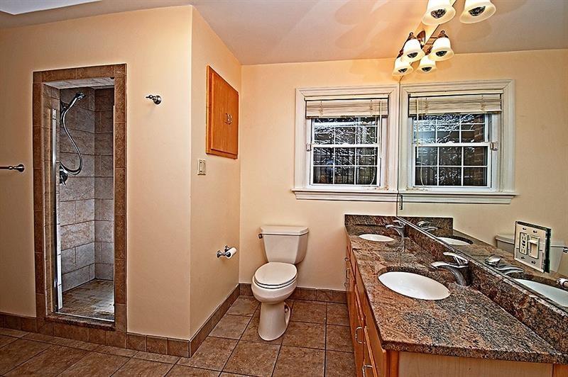 104 Conover Road Pittsburgh, PA 15208 - Photo 10 of 14 Gallery Image 10