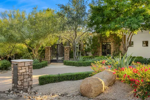 $6,490,000 | 6650 North Hillside Drive, Paradise Valley, AZ 85253