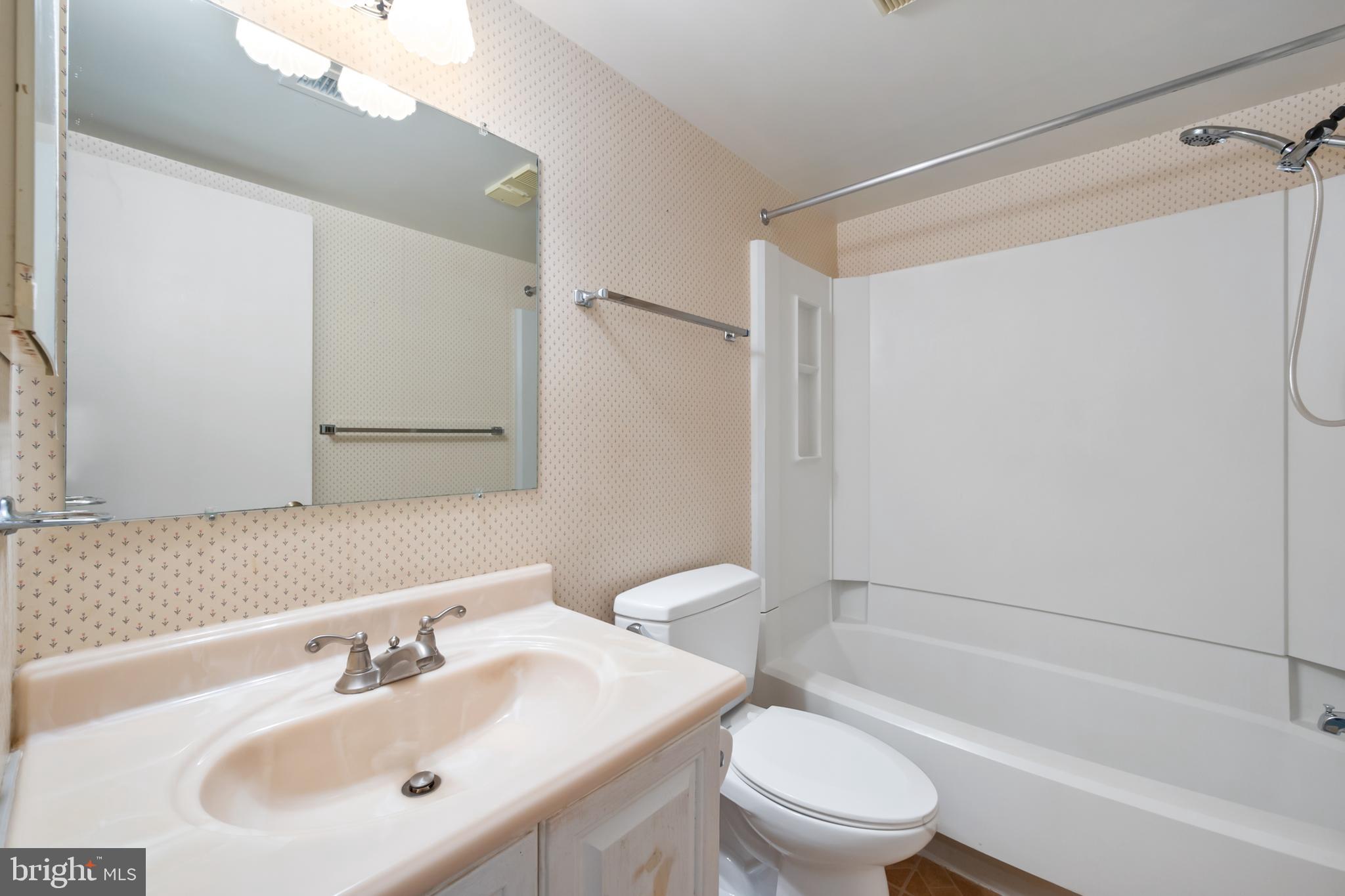 5819 Cove Landing Road, Unit 301 Burke, VA 22015 - Photo 11 of 30