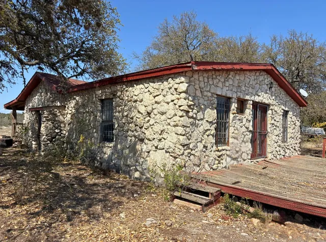 $550,000 | 191 Leona Ranch Road, Brackettville, TX 78832
