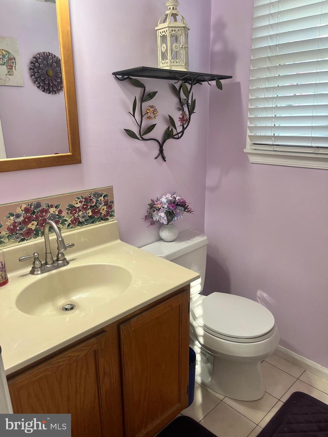 4250 Concord Road Aston, PA 19014 - Photo 4 of 40 Foyer powder room