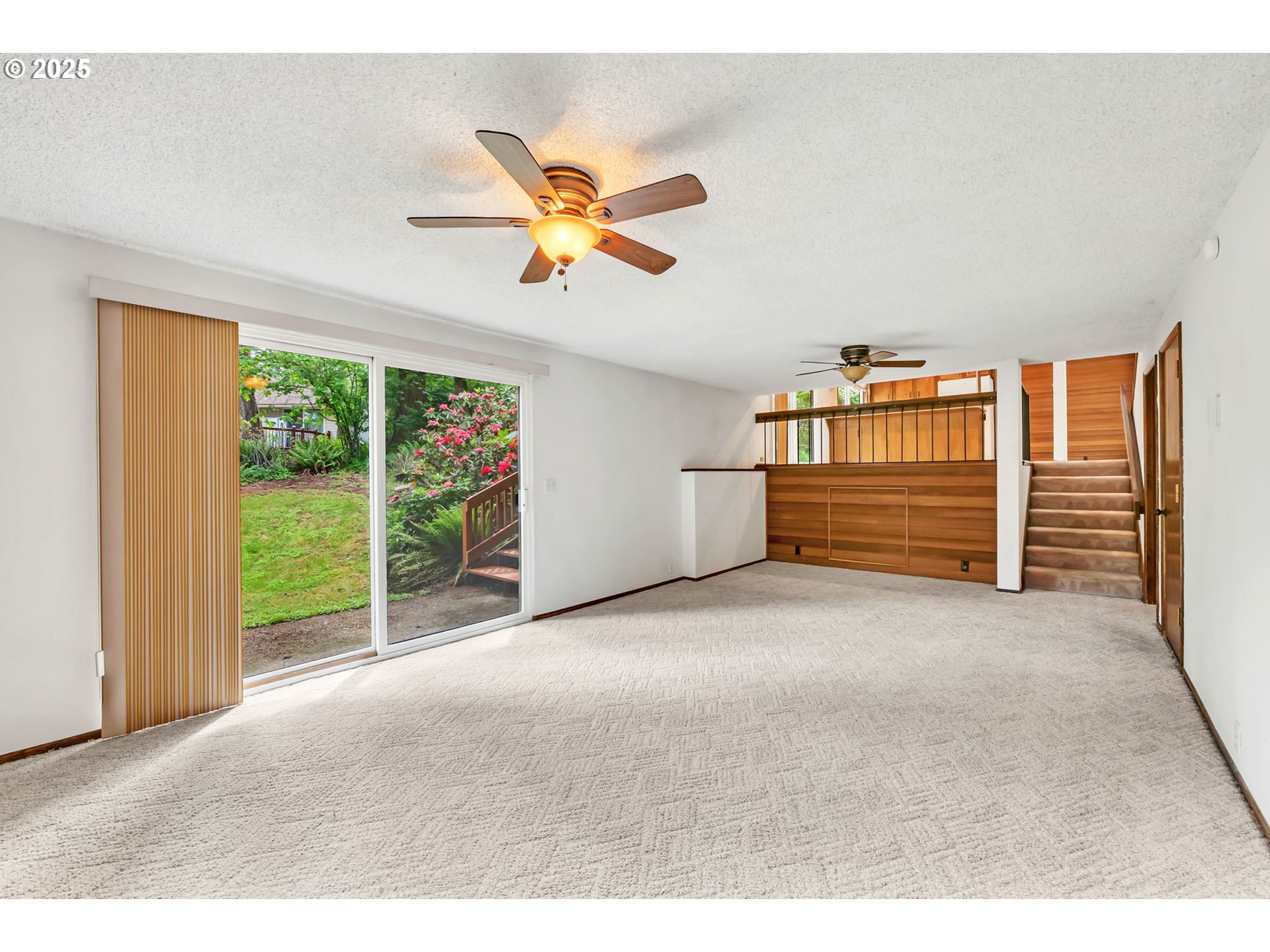 2811 Greentree Way Eugene, OR 97405 - Photo 16 of 38 a view of room with air conditioner and living room