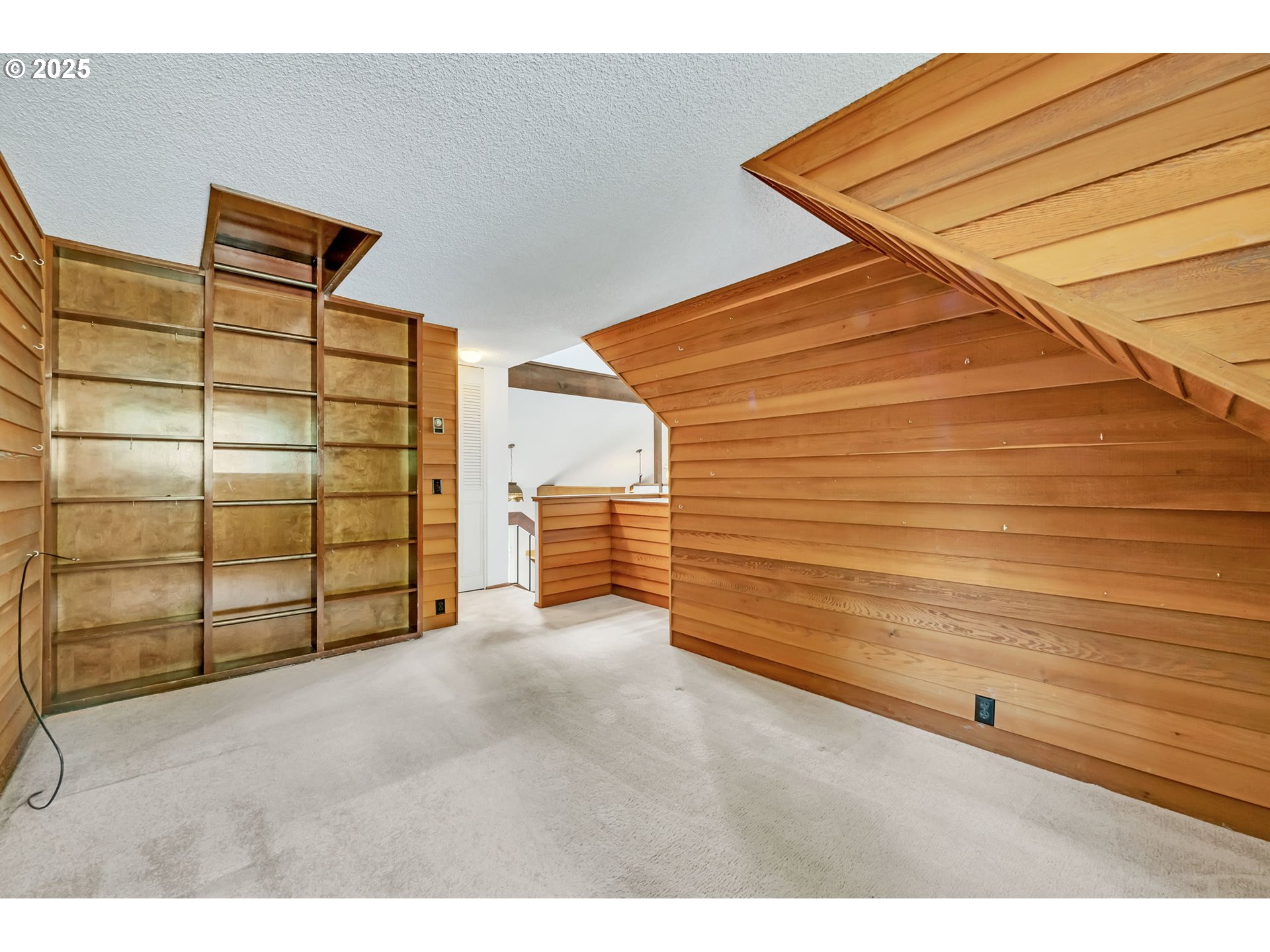 2811 Greentree Way Eugene, OR 97405 - Photo 21 of 38 a view of a garage