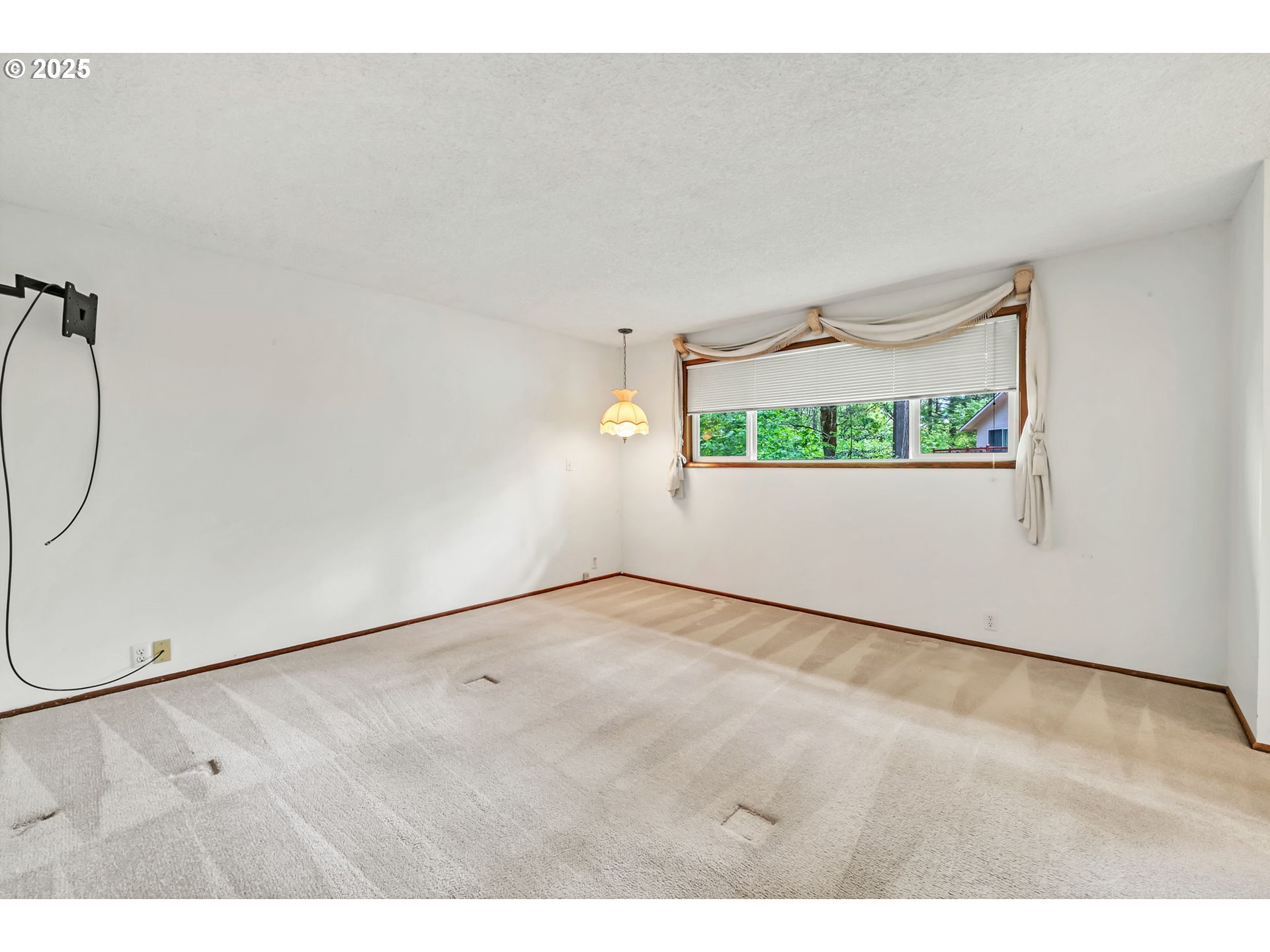 2811 Greentree Way Eugene, OR 97405 - Photo 23 of 38 a view of empty room
