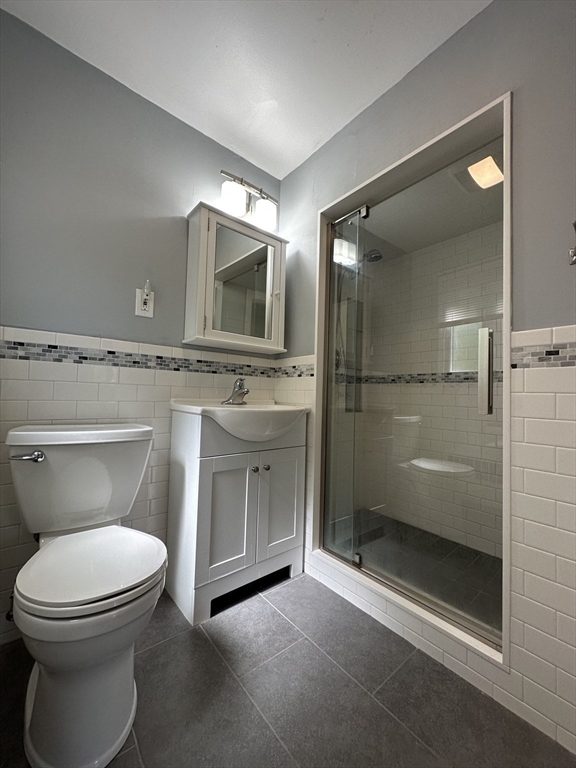 110 Craftsland Road, Unit 110 Newton, MA 02467 - Photo 10 of 14 a bathroom with a toilet sink and shower