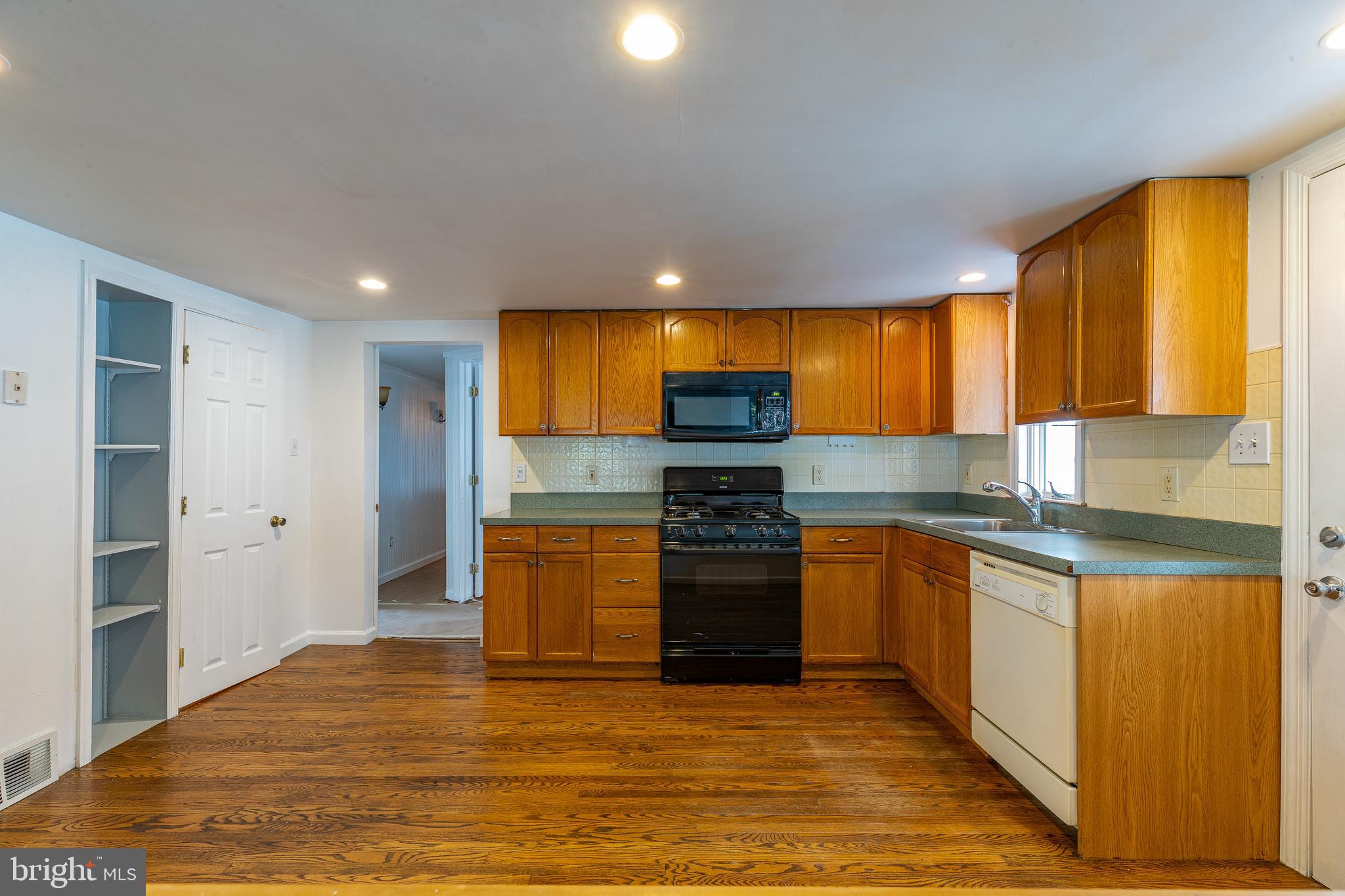 312 Warren Road Hatboro, PA 19040 - Photo 4 of 16