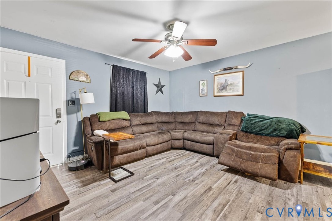 2224 Butler Branch Road Petersburg, VA 23805 - Photo 18 of 24 a living room with furniture and a window