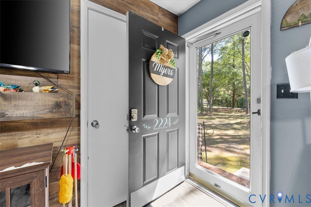 2224 Butler Branch Road Petersburg, VA 23805 - Photo 20 of 24 a very nice looking room with a large window and front door