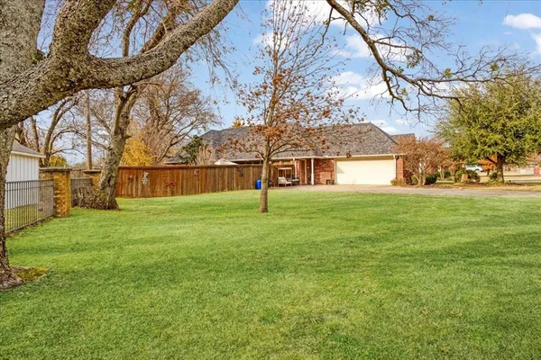 a view of a house with a backyard