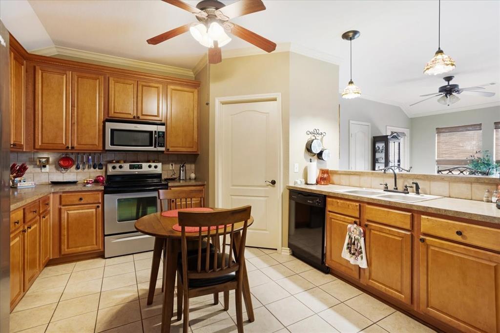 2700 Rex Cruse Drive Sherman, TX 75092 - Photo 9 of 25