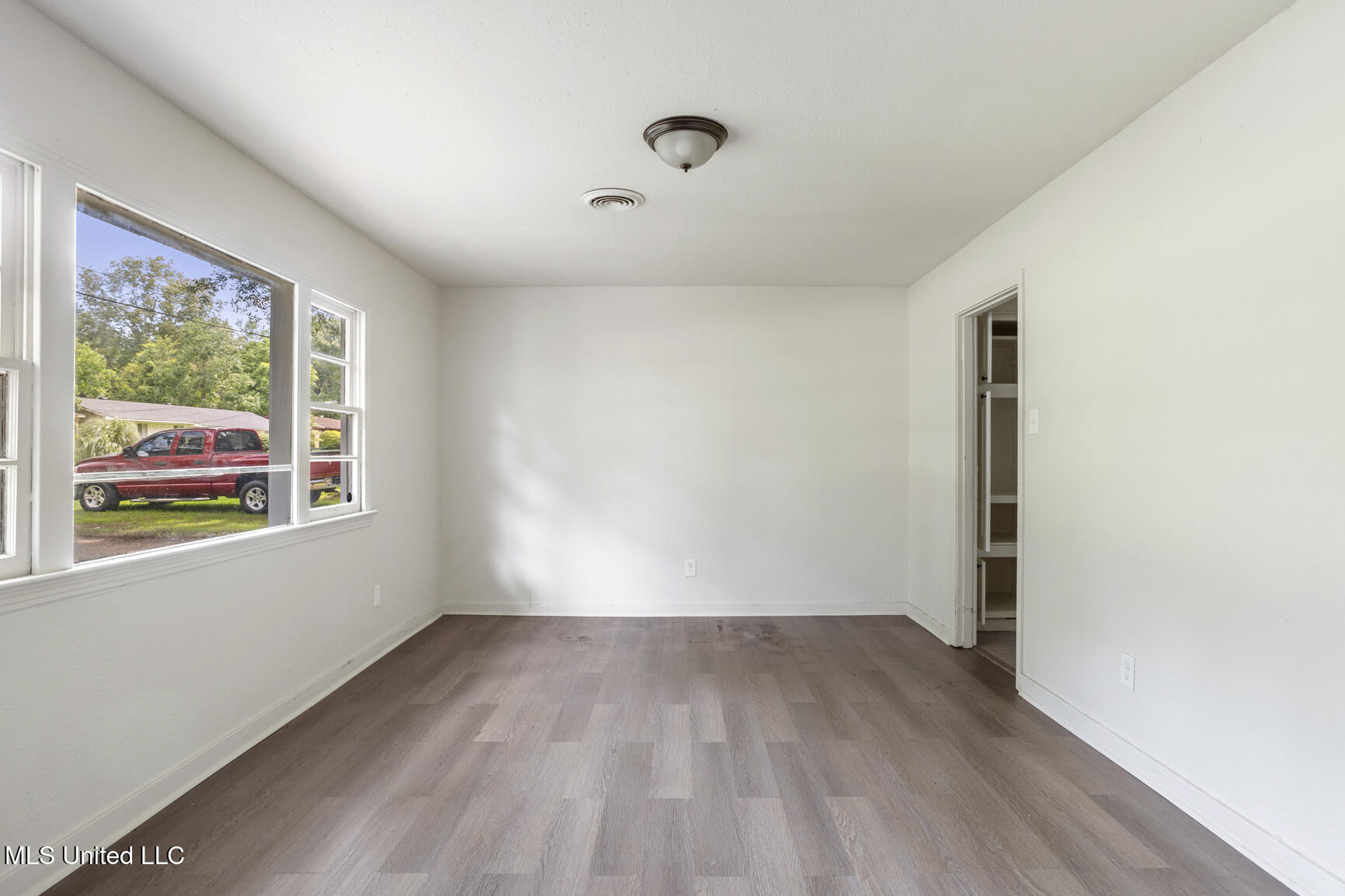 1038 Brookley Street Jackson, MS 39212 - Photo 2 of 12 1038 Brookley-2