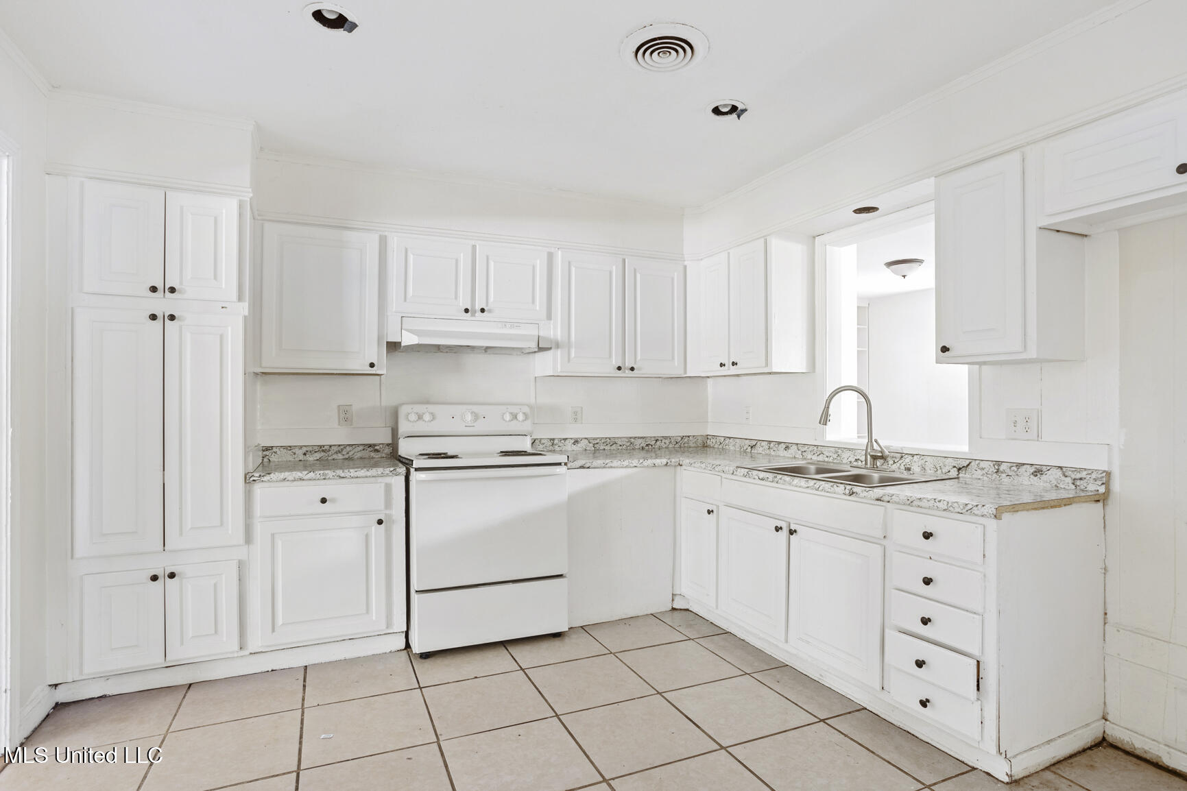 1038 Brookley Street Jackson, MS 39212 - Photo 4 of 12 1038 Brookley-4