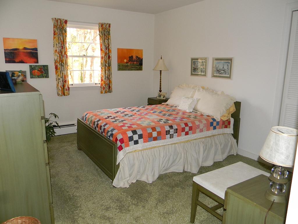 3527 Hartland Road Southwest Roanoke, VA 24015 - Photo 22 of 32 Bedroom 3