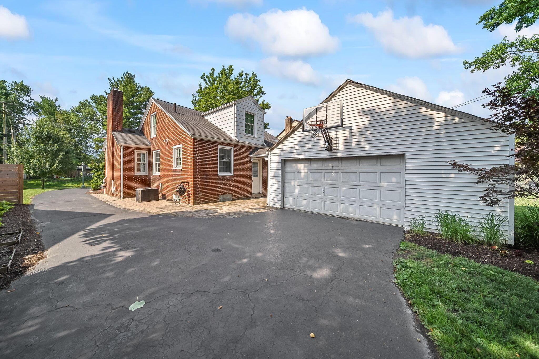 2698 Ruhl Avenue Columbus, OH 43209 - Photo 8 of 57 12-web-or-mls-DSC01693