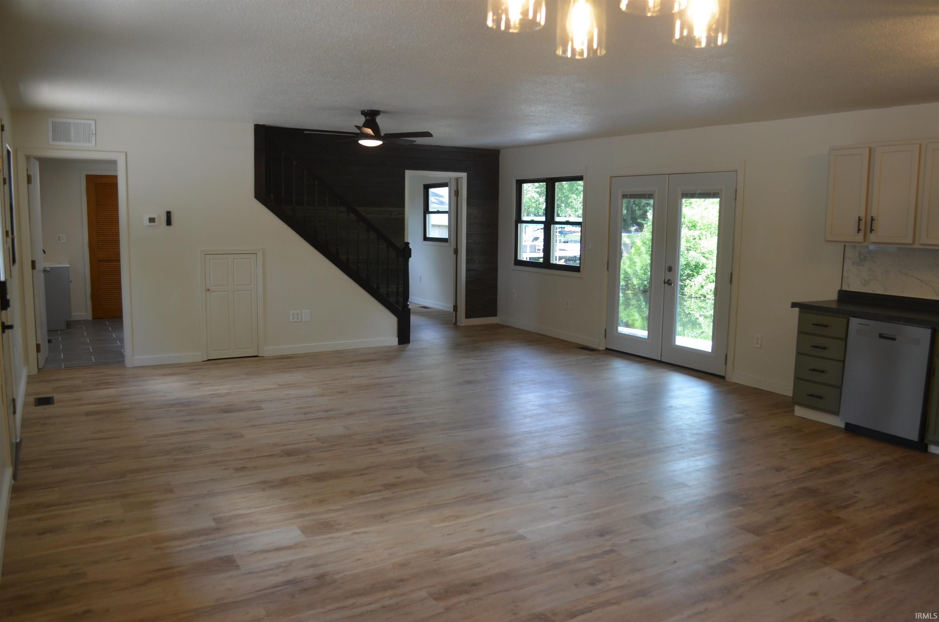 11683 Black Point Road Syracuse, IN 46567 - Photo 10 of 21
