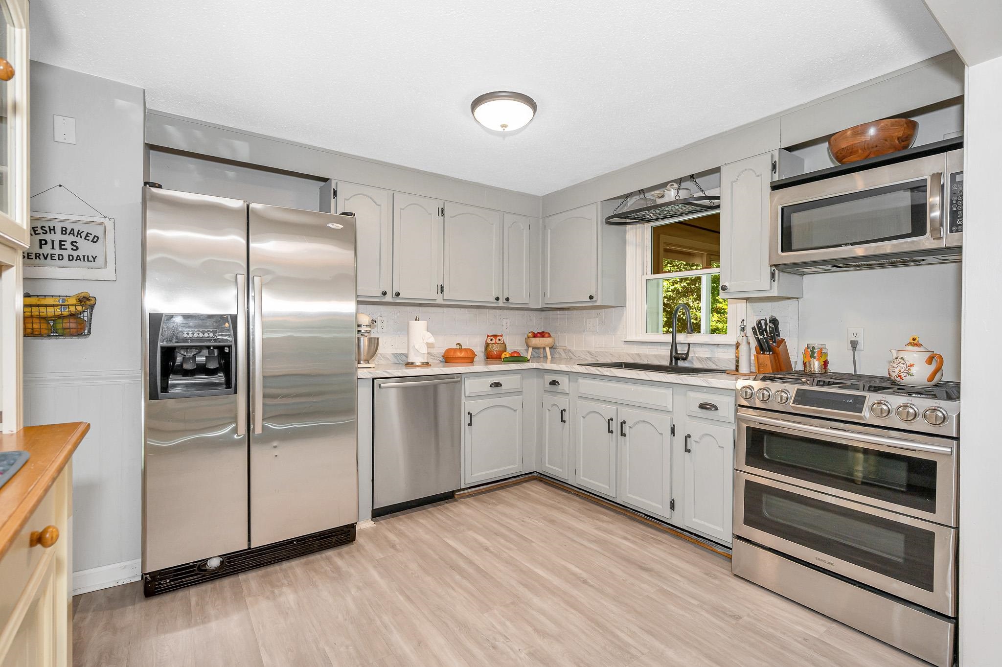 48 Kendall Pond Road Windham, NH 03087 - Photo 9 of 41